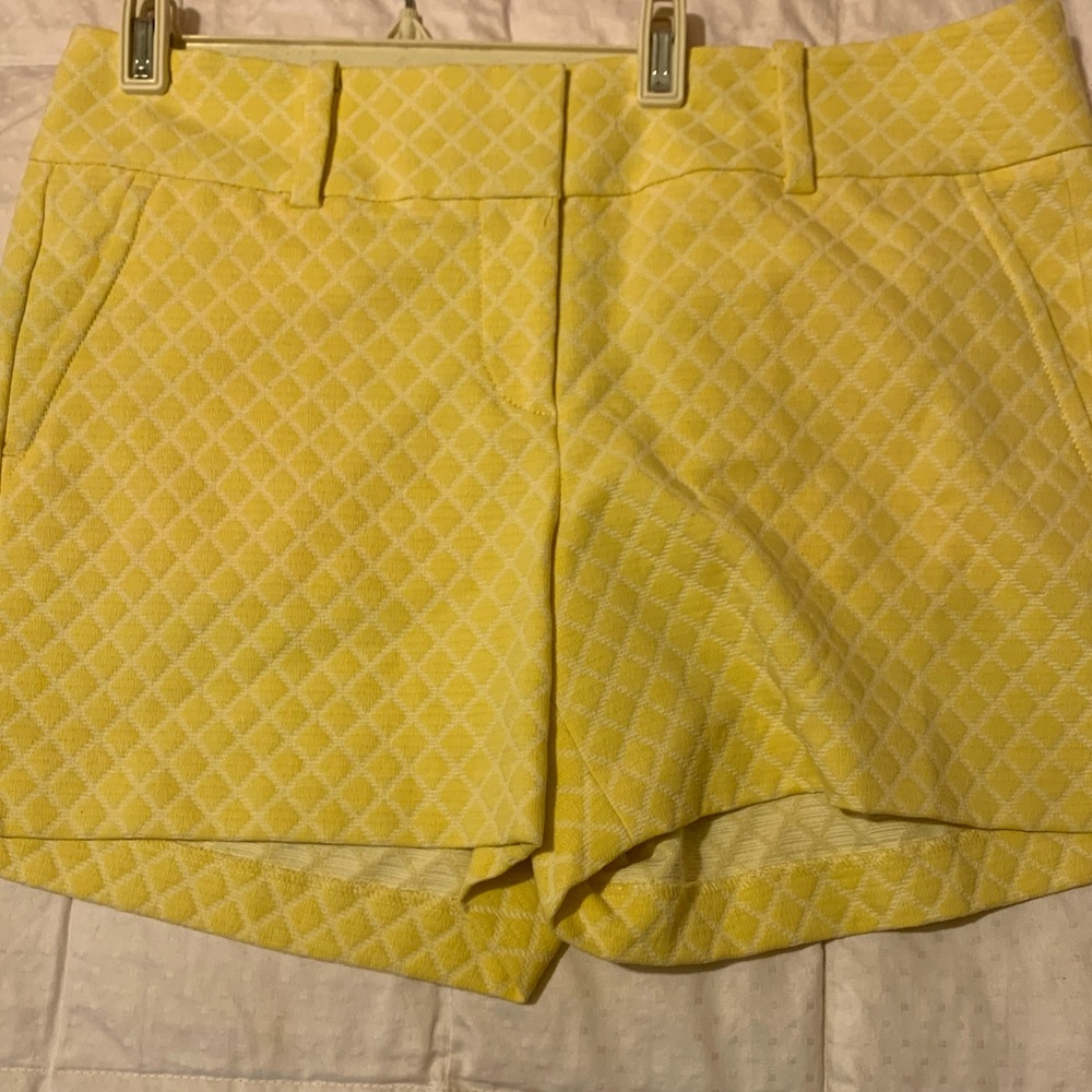 Yellow printed 3”inch seam NWT shorts.